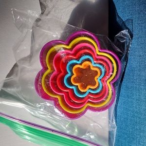 Cake decorating cookie cutting utensils